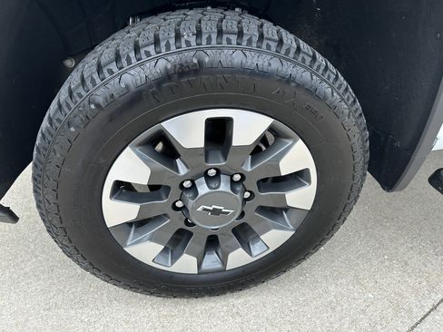 Used 2025 Chevrolet Silverado 2500 LT w/ Convenience Package AWD/4WD image 9