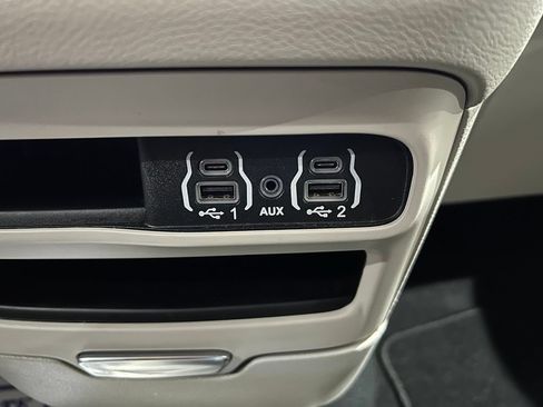 Used 2024 Chrysler Pacifica Touring-L FWD image 32