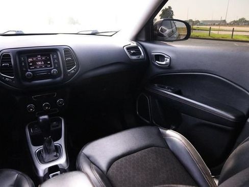 Used 2018 Jeep Compass Latitude FWD image 24