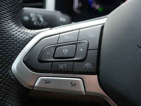 Used 2023 Volkswagen Atlas SEL R-Line AWD/4WD image 15
