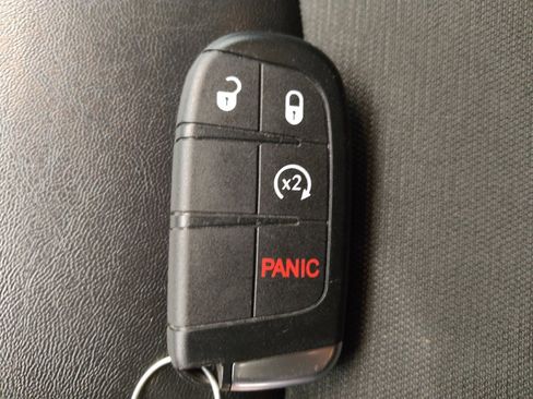 Used 2020 Jeep Cherokee Latitude Plus image 32