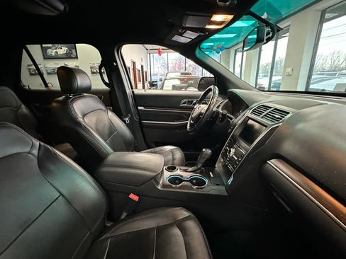 Used 2016 Ford Explorer Limited image 39