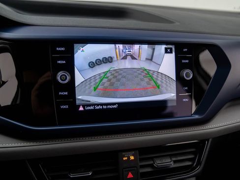 Used 2024 Volkswagen Taos SE image 29