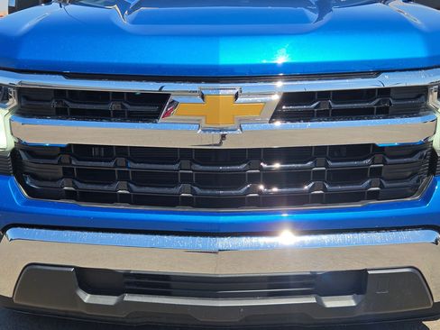 Used 2024 Chevrolet Silverado 1500 LT RWD image 9