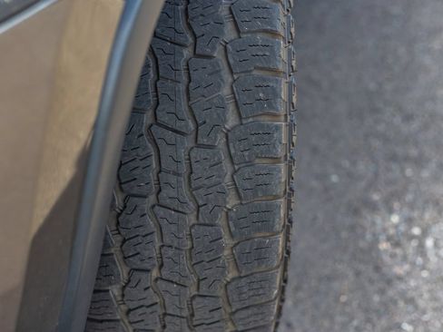 Used 2018 Jeep Grand Cherokee Limited AWD/4WD image 4