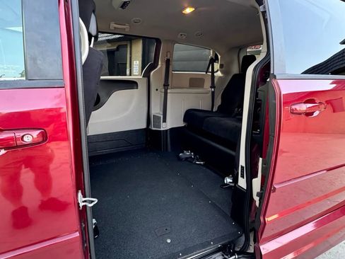 Used 2011 Dodge Grand Caravan Mainstreet w/ PWR Convenience Group image 12