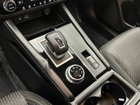 Used 2022 Mitsubishi Outlander ES image 16