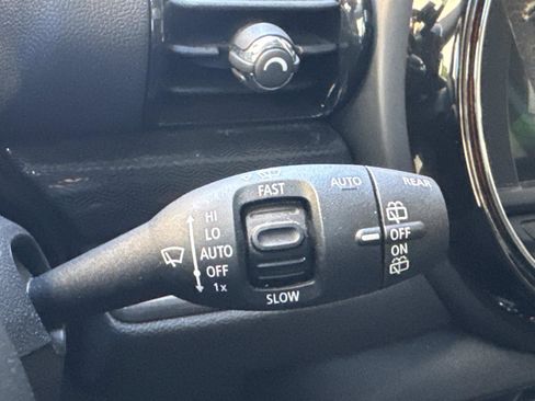 Used 2018 MINI Cooper Clubman ALL4 image 25