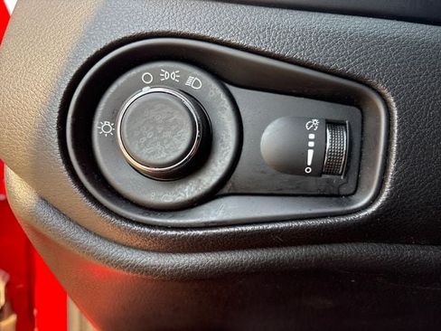 Used 2015 Jeep Renegade Sport w/ Power & Air Group AWD/4WD image 32