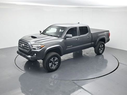 Used 2016 Toyota Tacoma TRD Sport image 39