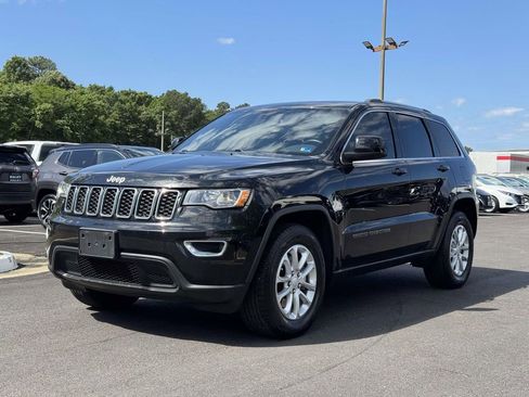 Used 2021 Jeep Grand Cherokee Laredo AWD/4WD image 23