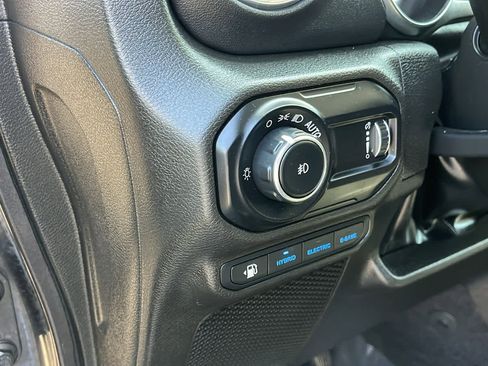 Used 2023 Jeep Wrangler Sahara w/ Cold Weather Group AWD/4WD image 24