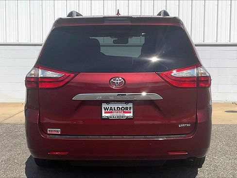 Used 2019 Toyota Sienna Limited Premium FWD image 5