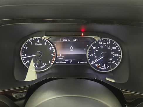 Used 2025 Nissan Pathfinder SV image 18