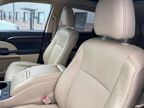 Used 2014 Toyota Highlander Limited Platinum AWD/4WD image 35