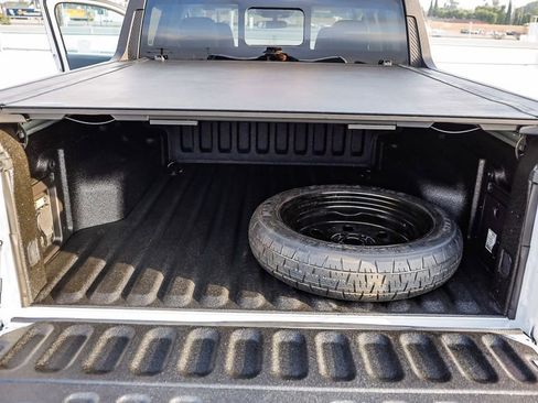 Used 2025 Ford Maverick Lobo AWD/4WD image 31