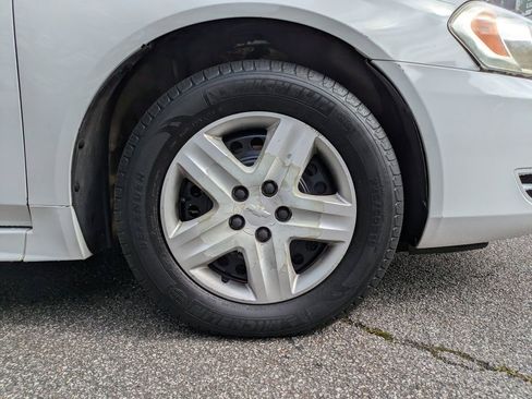Used 2010 Chevrolet Impala LS FWD image 11