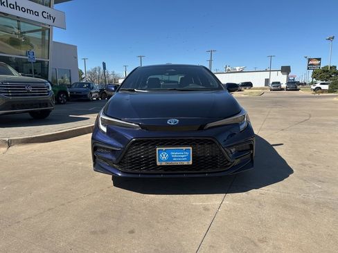 Used 2025 Toyota Corolla SE w/ SE Premium Package FWD image 2