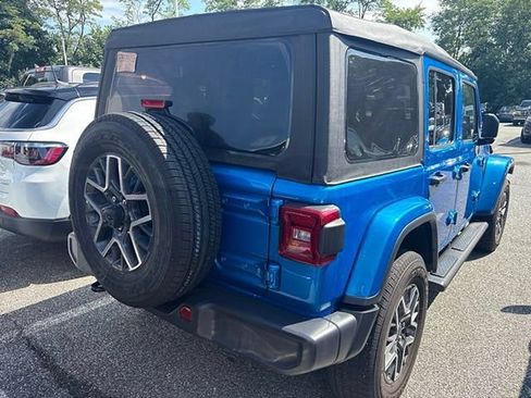 Used 2025 Jeep Wrangler Unlimited Sahara AWD/4WD image 12