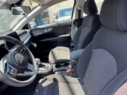 Used 2023 Kia Forte LXS w/ LXS Technology Package FWD image 6