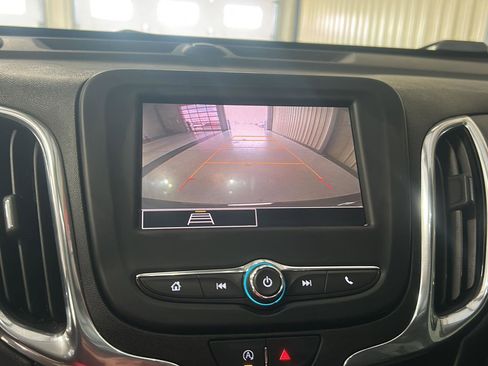 Used 2022 Chevrolet Equinox LT FWD image 16