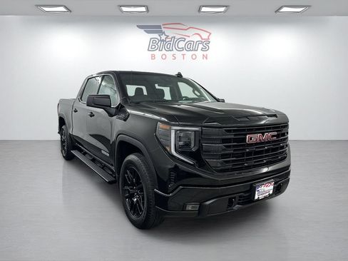 Used 2024 GMC Sierra 1500 Elevation AWD/4WD image 3