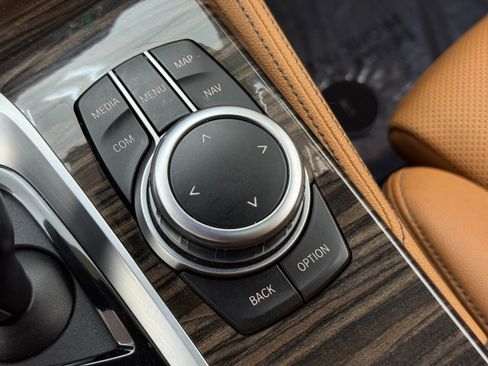 Used 2022 BMW 530e w/ Premium Package image 32