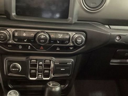 Used 2022 Jeep Gladiator Sport image 8