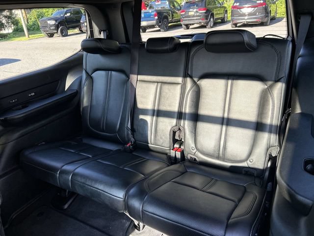 Used 2023 Jeep Wagoneer Series III w/ Premium Group I AWD/4WD image 24