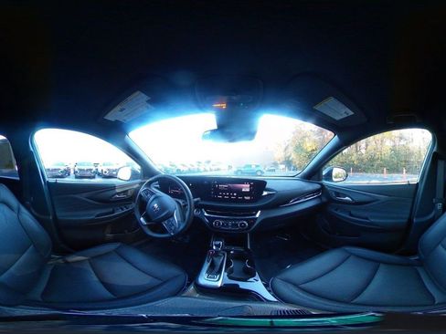 Used 2025 Buick Envista Sport Touring image 38