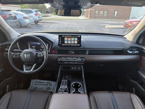 Used 2025 Honda Pilot Elite image 29