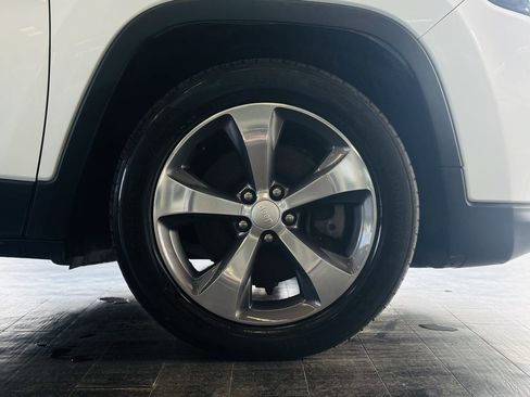 Used 2020 Jeep Cherokee Limited FWD image 25