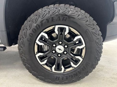 Used 2024 Chevrolet Silverado 1500 ZR2 AWD/4WD image 32