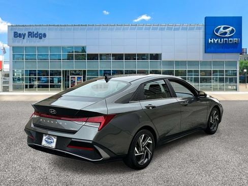 Used 2024 Hyundai Elantra Limited FWD image 4
