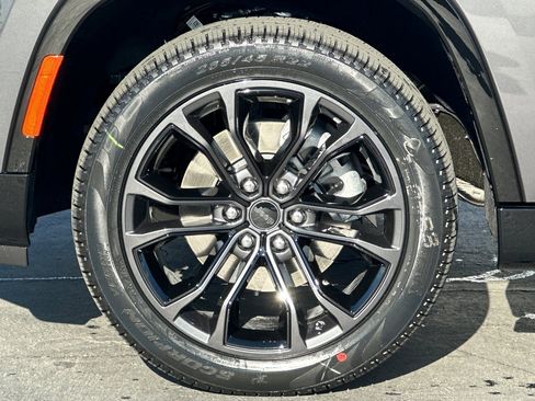 New 2026 Jeep Grand Wagoneer Summit image 30