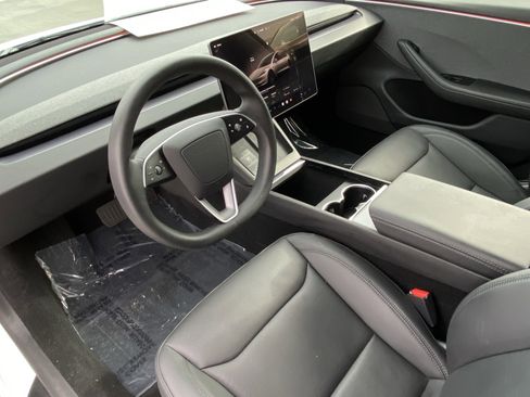 Used 2025 Tesla Model 3 Long Range image 26