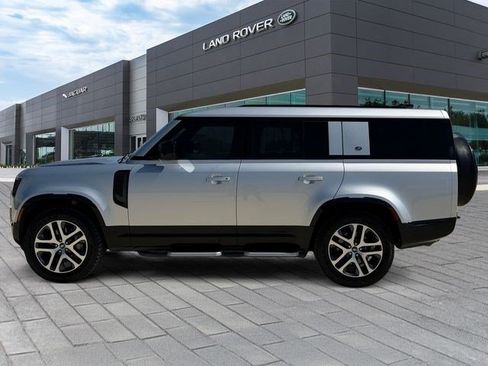Used 2024 Land Rover Defender 130 X-Dynamic SE AWD/4WD image 2