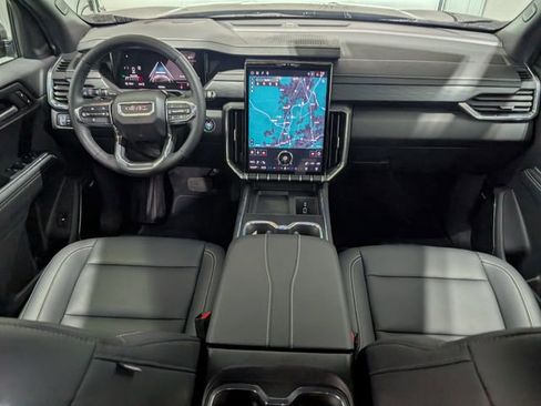 Used 2026 GMC Acadia Elevation w/ Elevation Premium Package AWD/4WD image 12