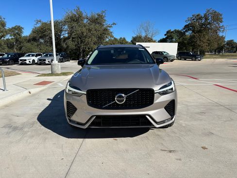 Used 2025 Volvo XC60 B5 Core w/ Protection Package Premier image 6