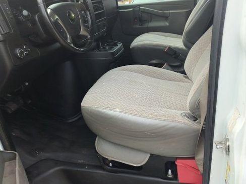 Used 2018 Chevrolet Express 2500 w/ Driver Convenience Package RWD image 9