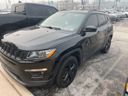 Certified 2021 Jeep Compass Latitude w/ Sun and Sound Group AWD/4WD image 3