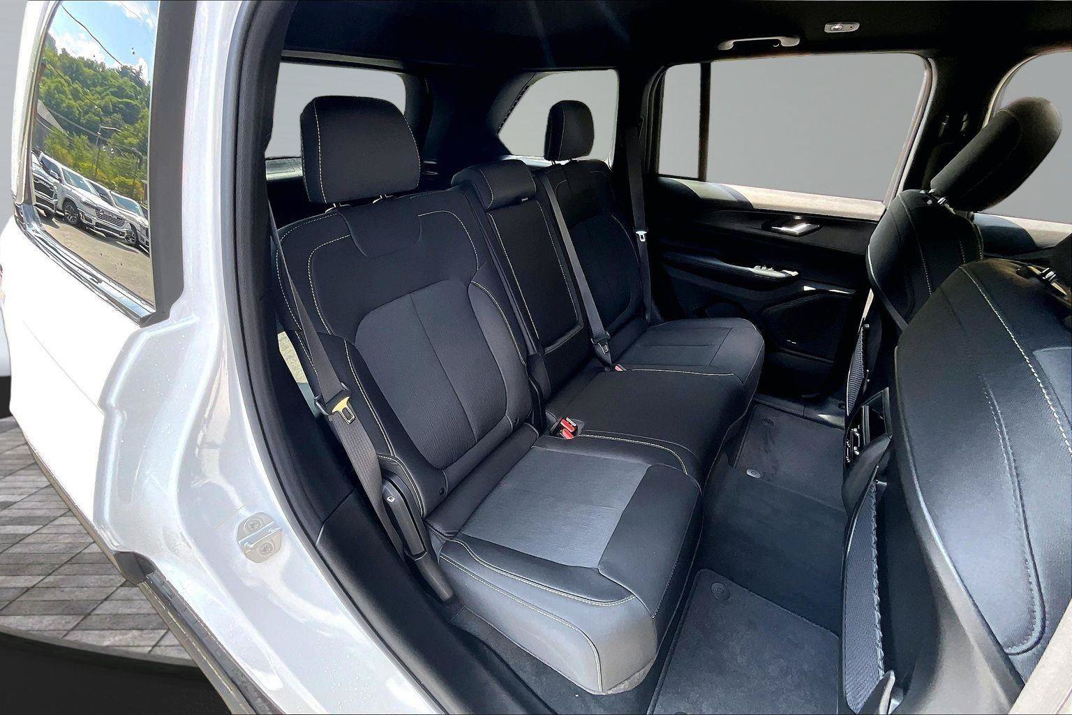New 2026 Jeep Grand Cherokee Laredo AWD/4WD image 10