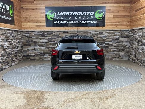 Used 2024 Chevrolet Trax LS w/ LS Convenience Package FWD image 8