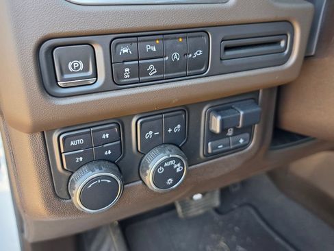 Used 2021 Chevrolet Tahoe Z71 w/ Z71 Signature Package AWD/4WD image 13