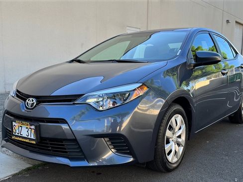 Used 2015 Toyota Corolla LE FWD image 1