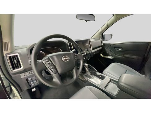 Used 2025 Nissan Frontier SV AWD/4WD image 11