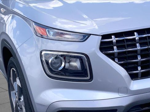 Used 2025 Hyundai Venue SEL FWD image 28