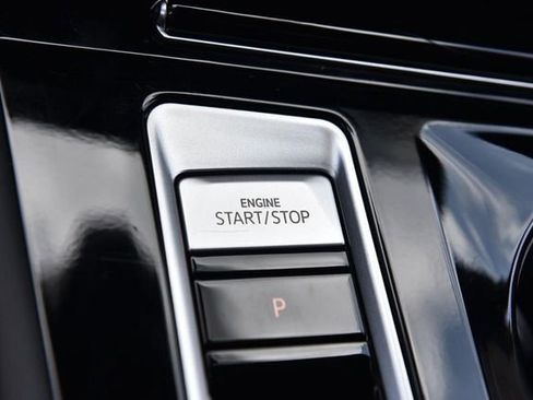 Used 2025 Volkswagen Atlas Cross Sport SE image 17