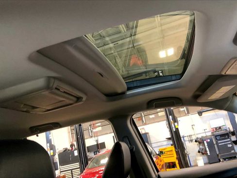 Used 2018 Honda Pilot Touring image 15