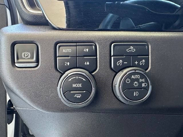 Used 2024 Chevrolet Silverado 1500 LT Trail Boss w/ Convenience Package II AWD/4WD image 27